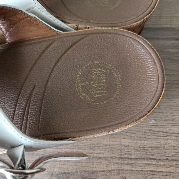 EUC FITFLOP WHITE LEATHER UPPER COMFY SLIPPERS SIZE 9 - Picture 11 of 15